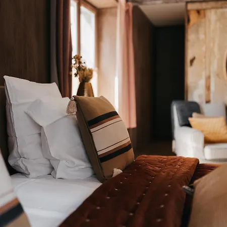 La Petite Ruelle * 더뷔