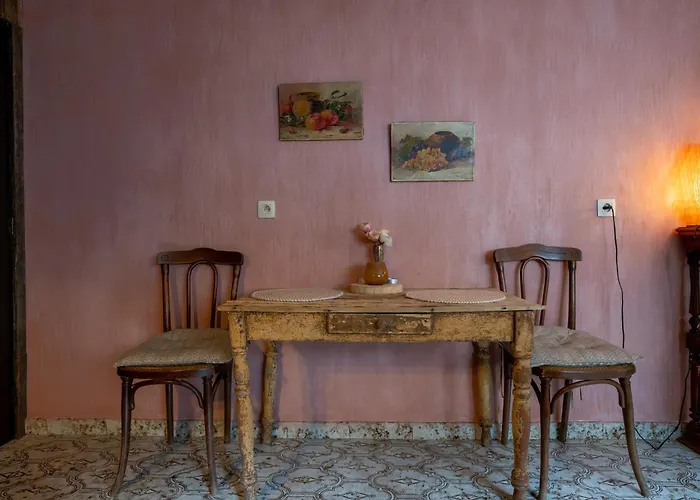 La Petite Ruelle Apartment *